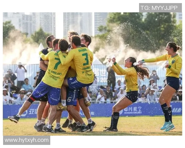 与足球球星击掌的瞬间亲身体验,感受球场内的激情与互动 与足球球星击掌的瞬间亲身体验,感受球场内的激情与互动